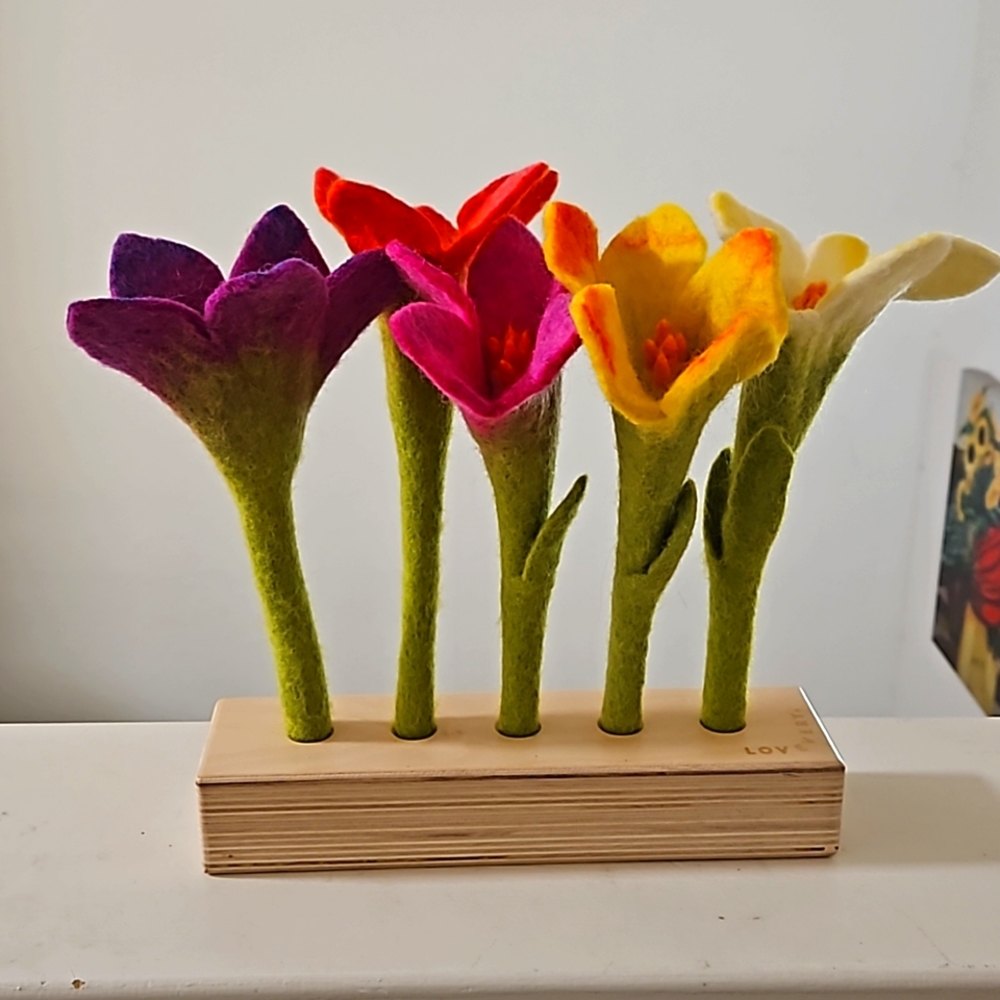 Lovevery Felt Flowers Montessori Toy